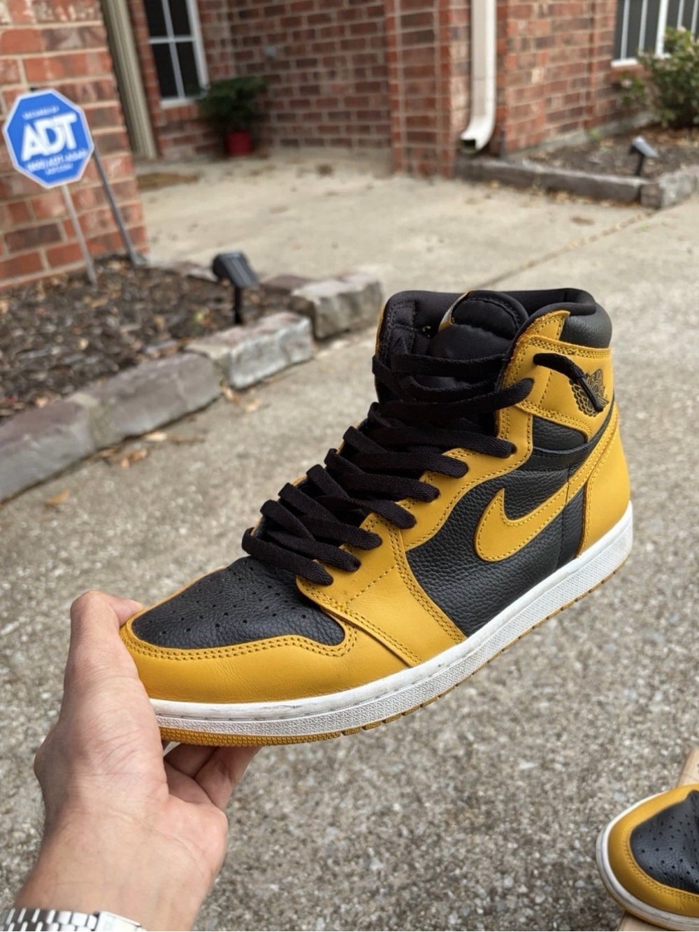 Nike Air Jordan 1  Retro High Pollen Mens Size 10 Used Replacement Box Authentic
